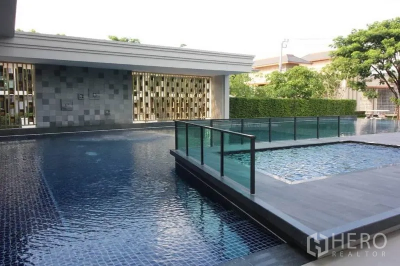 Detached House for rent or sale in Prawet, Bangkok - Residents’ swimming pool with separate children’s pool, glass railing, and shaded pavilion.