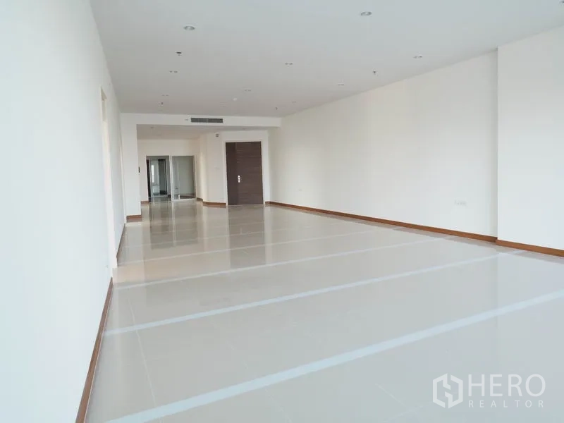 Condominium for rent or sale in Yan Nawa, Bangkok - Long open living space with polished tile floors and recessed lighting.