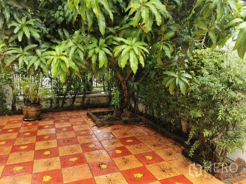 Detached House for rent in Bang Phli, Samut Prakan - Shaded garden patio with mature tree and patterned tiles