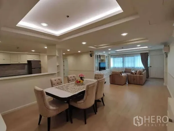 อพาร์ทเมนท์ ให้เช่า - มุมมองโซนรับประทานอาหารและนั่งเล่นในอพาร์ตเมนต์โอเพ่นแพลน 230 ตร.ม.