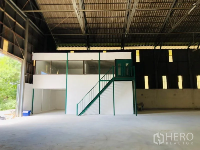 Warehouse for rent in Nonthaburi - Internal mezzanine office with staircase inside the warehouse.