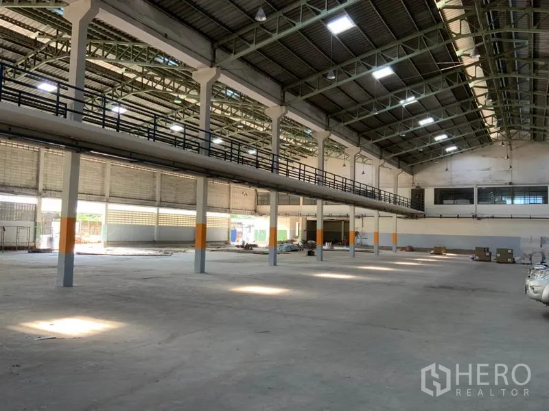 Warehouse for rent in Khlong Sam Wa, Bangkok - Large warehouse bay with long mezzanine walkway, high ceilings and natural light.