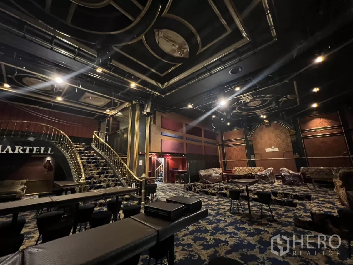 Retail Space for rent in Watthana, Bangkok - Large performance hall with stage, twin grand staircases and dramatic ceiling.