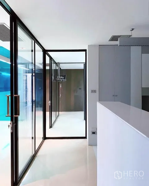 Office Space for rent in Phaya Thai, Bangkok - Sleek reception or pantry area with floor-to-ceiling glass partitions, built-in cabinetry, and bright lighting.
