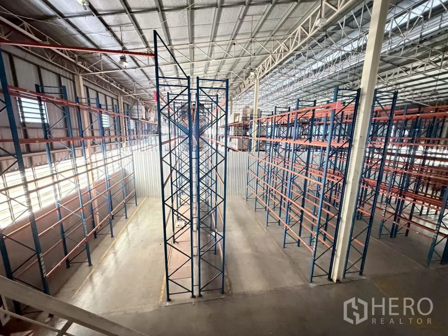 Warehouse for rent in Bang Sue, Bangkok - Aisles of tall pallet racking under insulated roof panels.