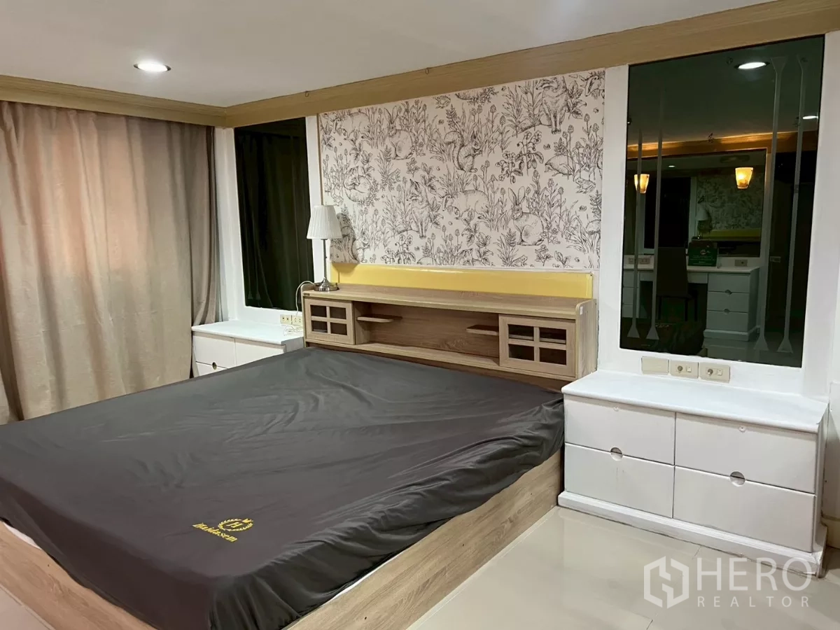 Home Office for rent in Watthana, Bangkok - Master bedroom wall with built-in headboard and bedside drawers.