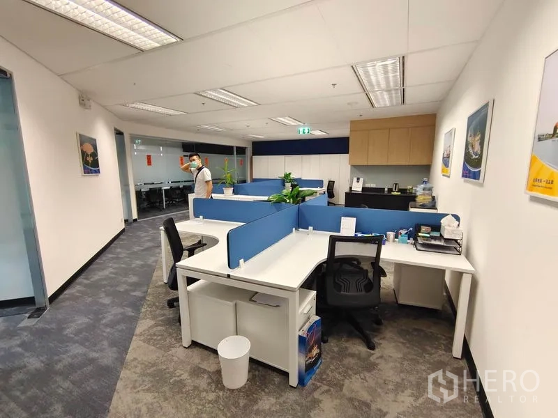 Office Space for rent in Pathum Wan, Bangkok - Open-plan office with white desks, blue partitions, carpet flooring and pantry cabinets.