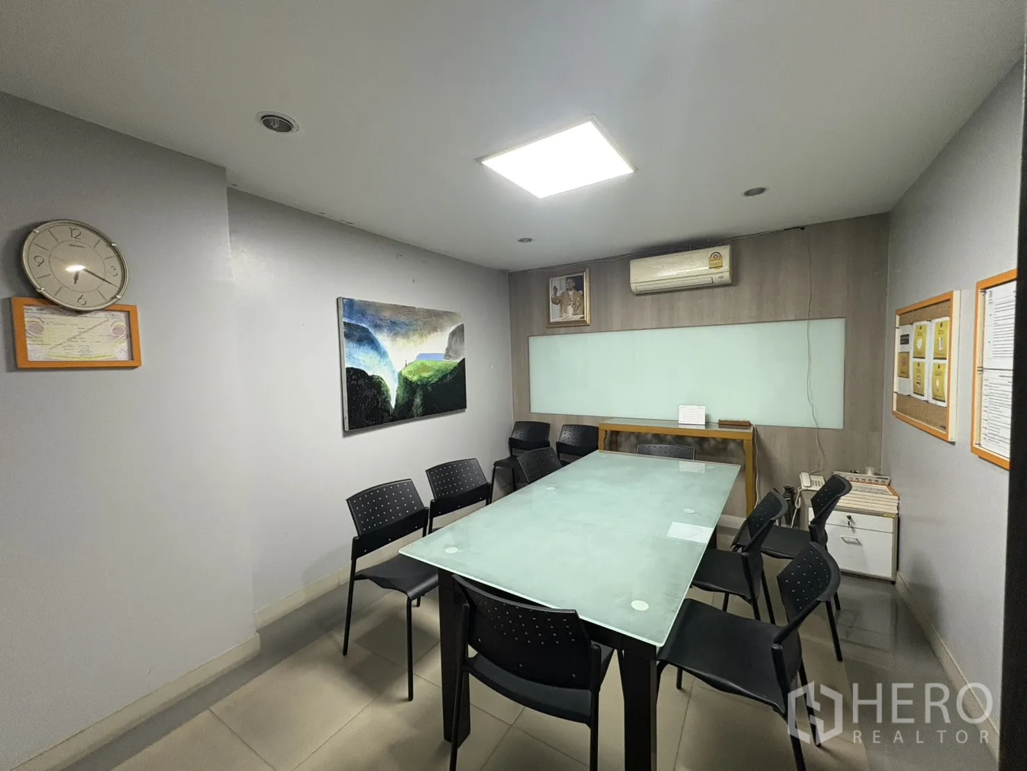 Factory for sale in Khlong Toei, Bangkok - Small meeting room with a glass table and wall whiteboard