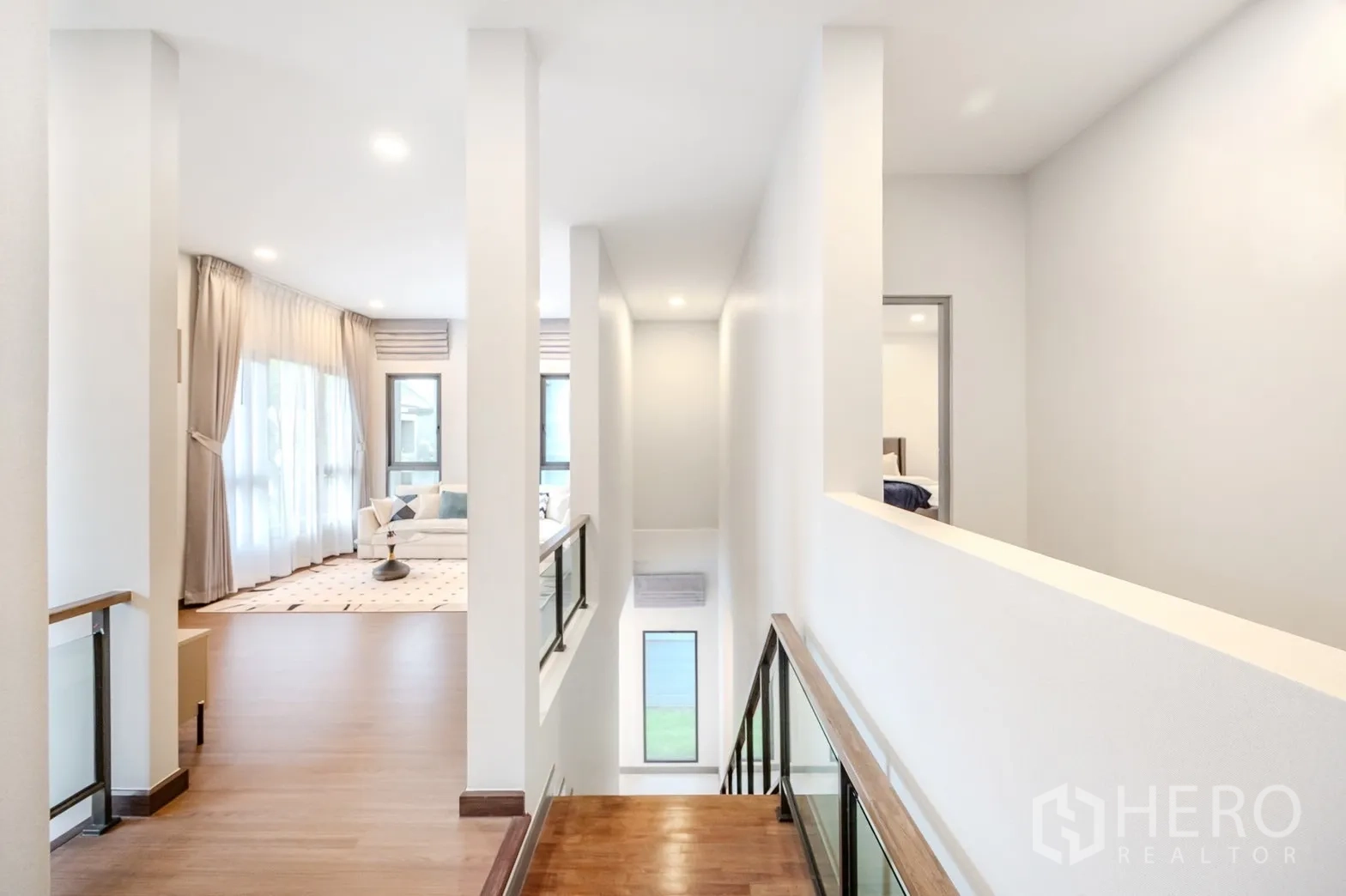 Detached House for rent in Bang Phli, Samut Prakan - Upstairs family area with sofa near windowed landing