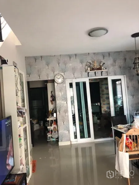 Townhouse for sale in Phasi Charoen, Bangkok - Open-plan living area with glossy tile floor and sliding glass doors.