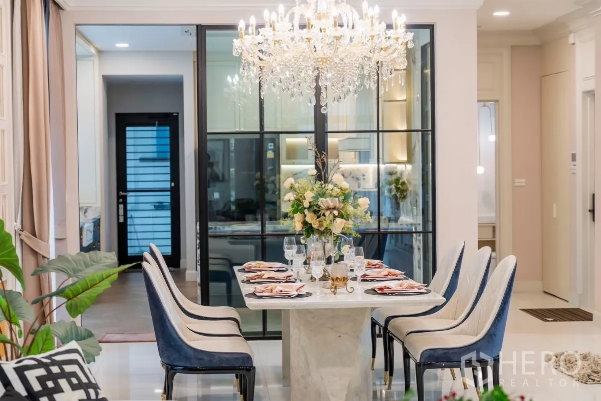 Detached House for rent in Saphan Sung, Bangkok - Formal dining table set for six under chandelier, glass partition to kitchen.