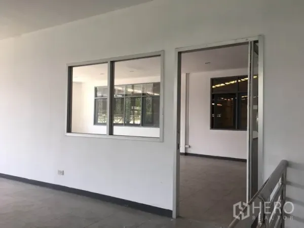 Warehouse for rent in Prawet, Bangkok - Bright upper-level office rooms with large windows overlooking the warehouse floor.