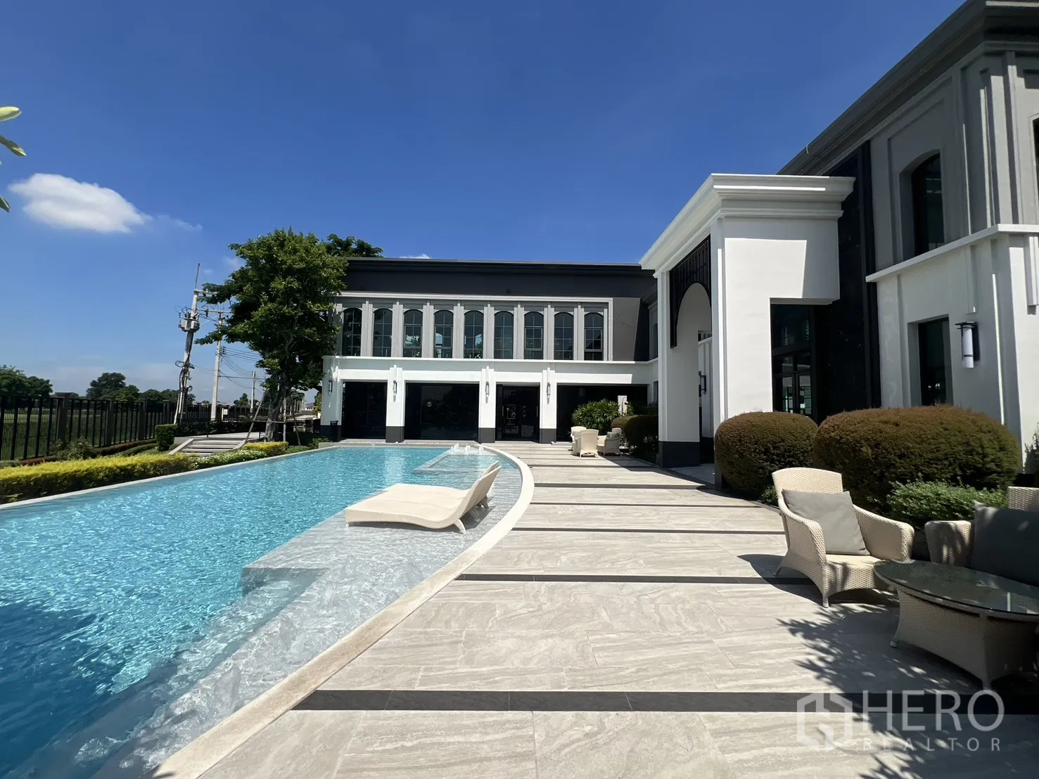 Detached House for rent or sale in Mueang Pathum Thani, Pathum Thani - Fitness center with panoramic windows and cardio equipment overlooking greenery.