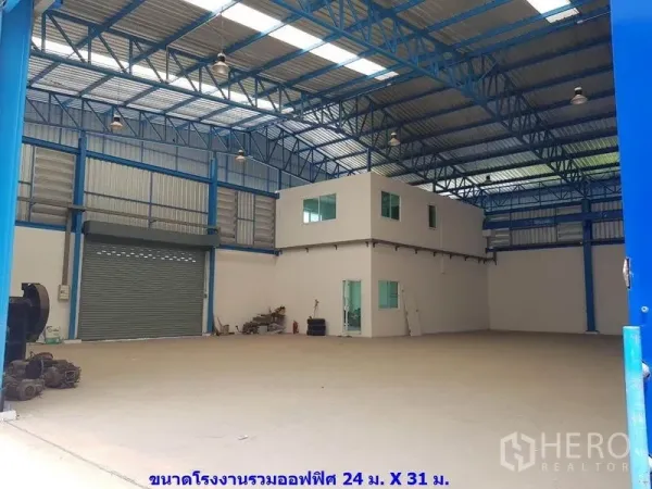 โรงงาน ให้เช่าในSamut Sakhon - พื้นโรงงานโล่งพร้อมออฟฟิศ 2 ชั้นและประตูม้วนขนาดใหญ่
