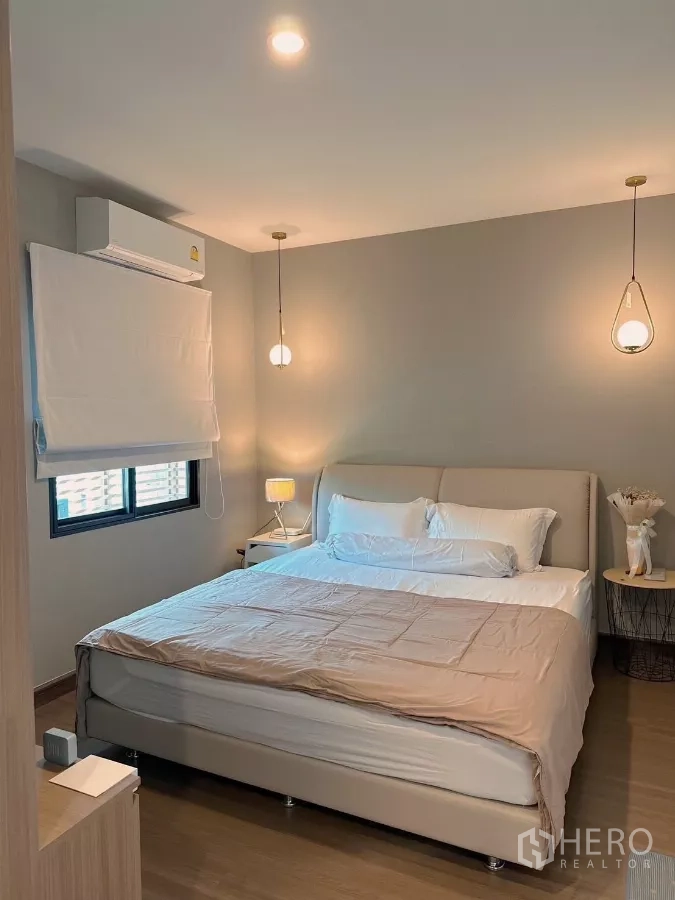 Detached House for rent in Samut Prakan - Master bedroom with upholstered bed, bedside pendant lights and window blinds.