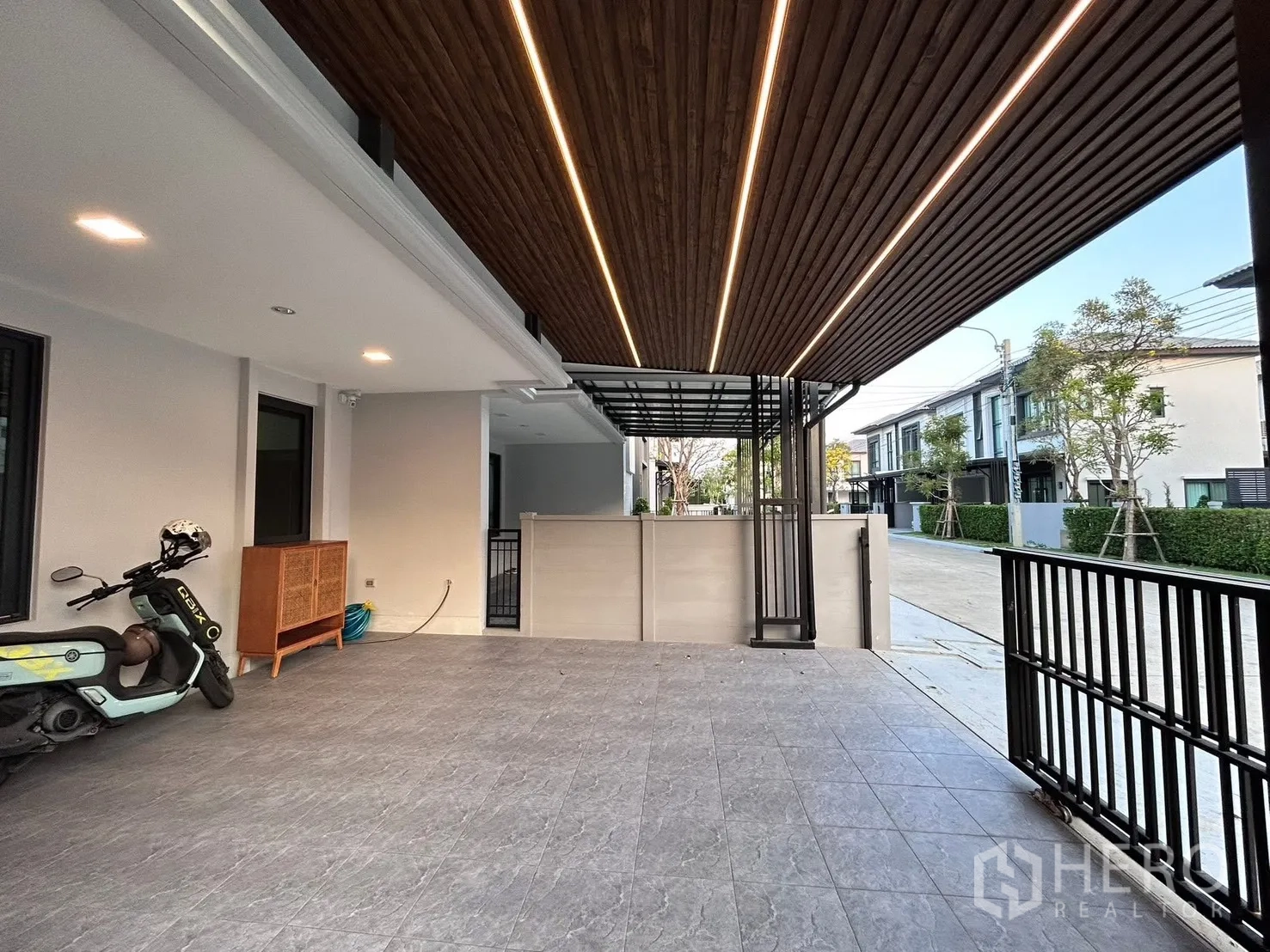 Property Image #21 for property HRE00403