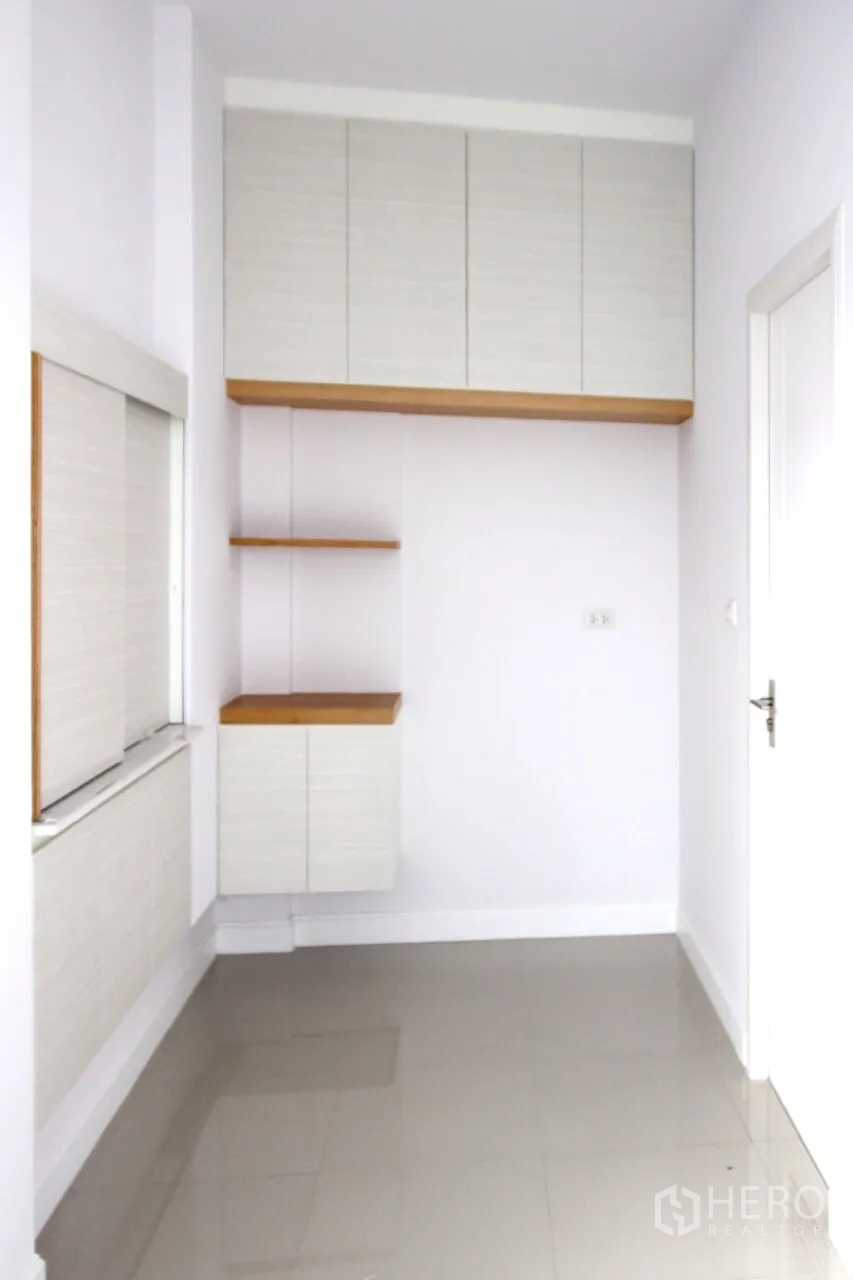 Property Image #17 for property HRE01207