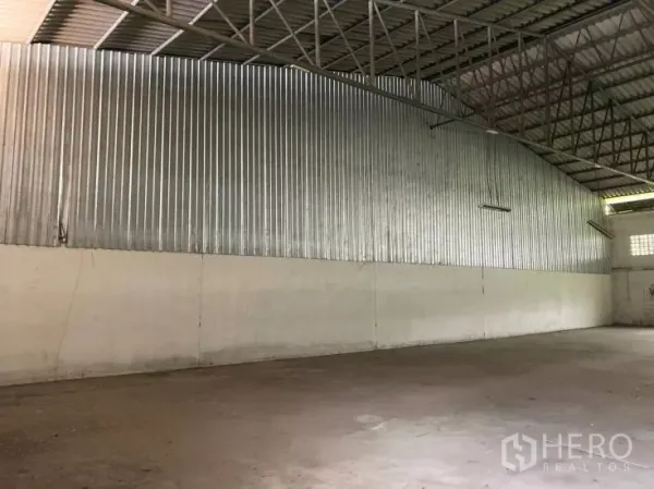 Factory for rent in Bang Phli, Samut Prakan - Warehouse interior showing corrugated metal wall cladding and tall trussed ceiling.