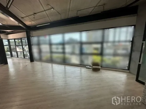 สำนักงาน ให้เช่าในChatuchak, Bangkok - ออฟฟิศสไตล์ลอฟท์โปร่งโล่ง พื้นไม้ พร้อมกระจกเต็มบานรับวิวเมือง