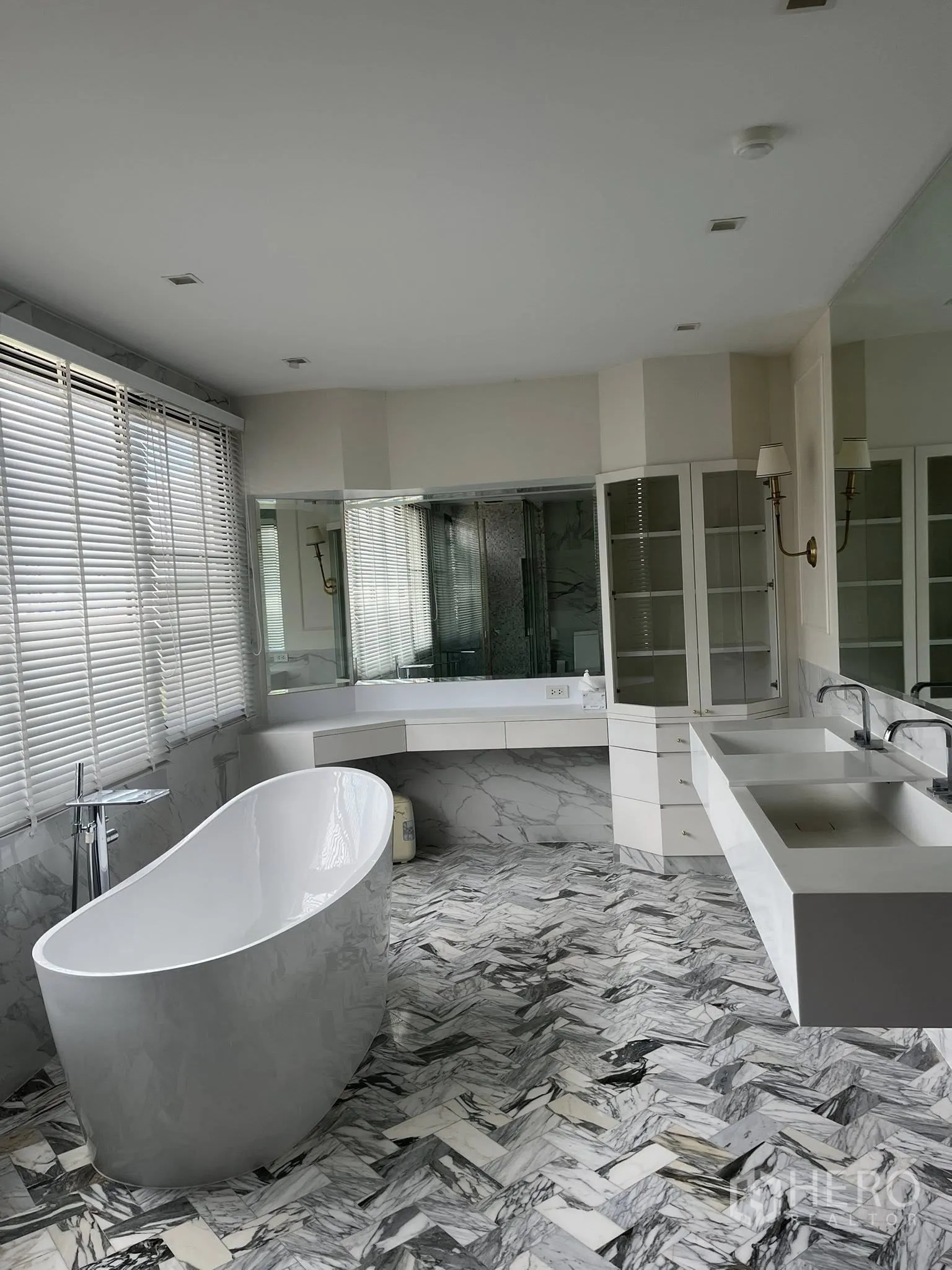 Home Office for rent in Watthana, Bangkok - Luxurious bathroom with a freestanding tub, double sinks, and marble herringbone flooring.