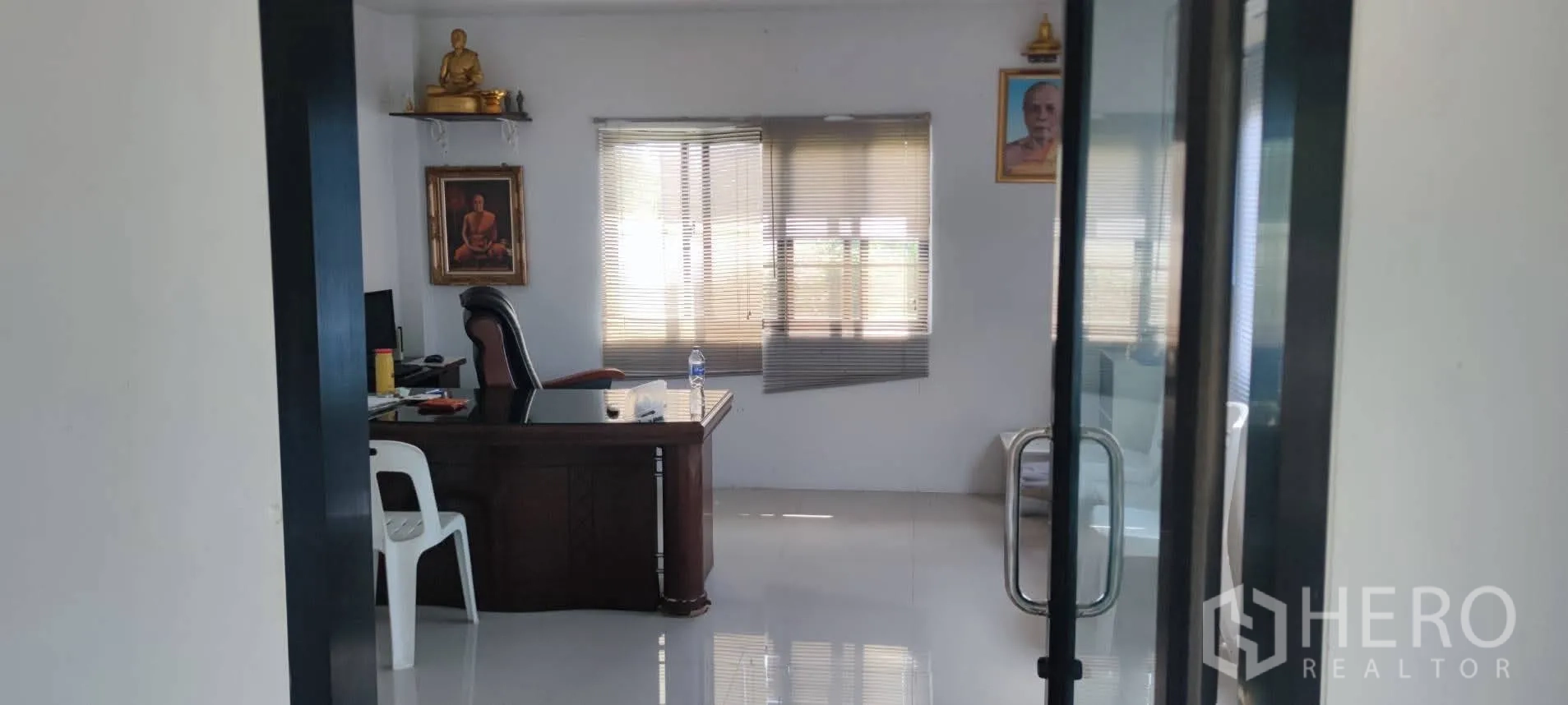 Warehouse for sale in Thung Khru, Bangkok - Air-conditioned office room with desk, windows and glass door.