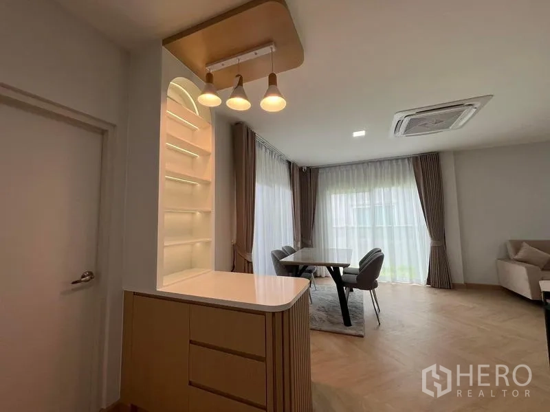 Detached House for rent in Bang Phli, Samut Prakan - Feature display shelf and counter by the dining area with warm lighting.