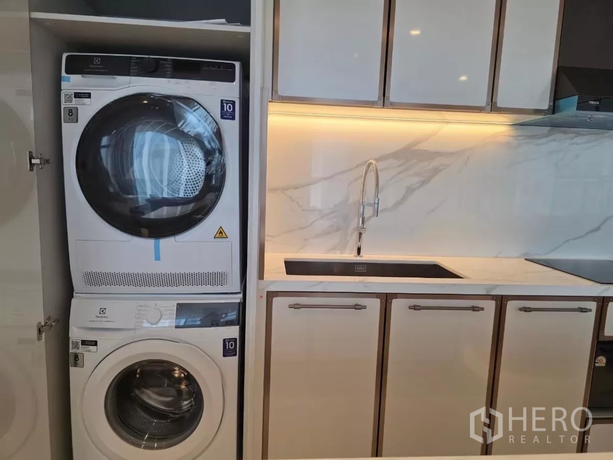 คอนโด ให้เช่า - ห้องฟิตเนส/โยคะ กระจกเต็มบาน เห็นวิวเมืองกรุงเทพฯ