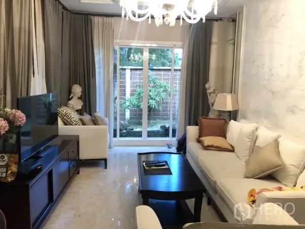 Detached House for rent or sale in Saphan Sung, Bangkok - Living room with marble feature wall, chandelier and sliding doors to the garden
