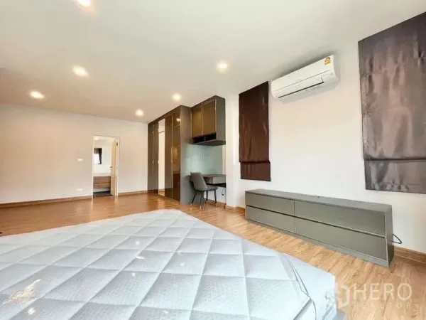Detached House for rent in Don Mueang, Bangkok - Large bedroom with built-in wardrobe, study nook and en-suite access.