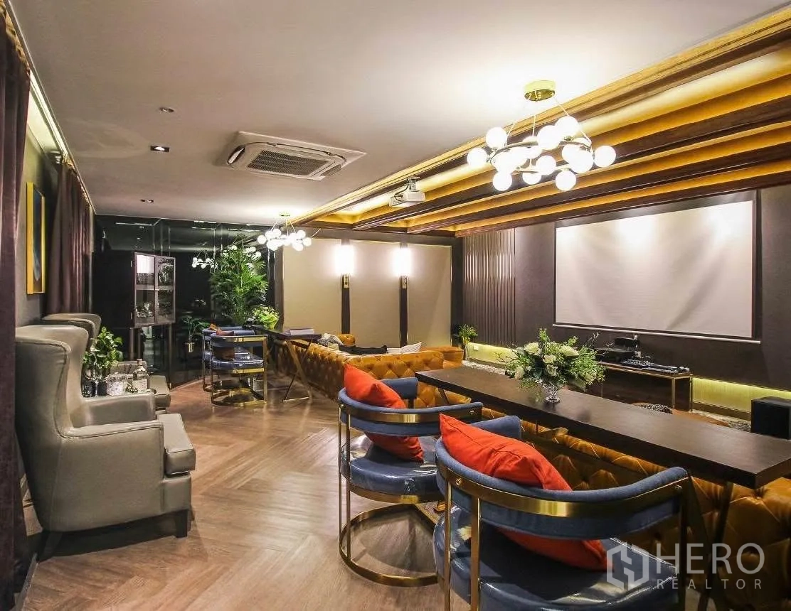 Detached House for rent or sale in Wang Thonglang, Bangkok - Elegant private lounge with projector screen, tufted sofas and modern lighting.