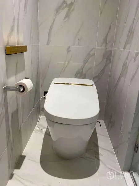 公寓 出租在Watthana, Bangkok - 大理石墙面卫浴，配智能坐便器