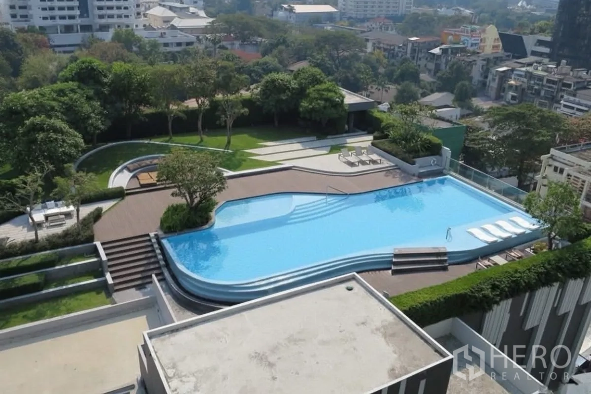 Condominium for rent in Watthana, Bangkok - Elevated infinity pool with sundeck and landscaped garden areas.