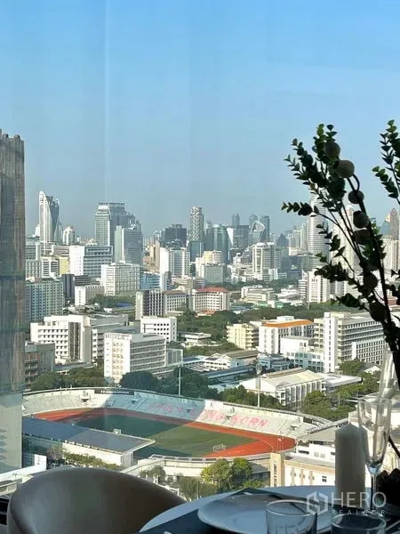 Condominium for rent - Window-side dining table overlooking the city and Chulalongkorn University Stadium.