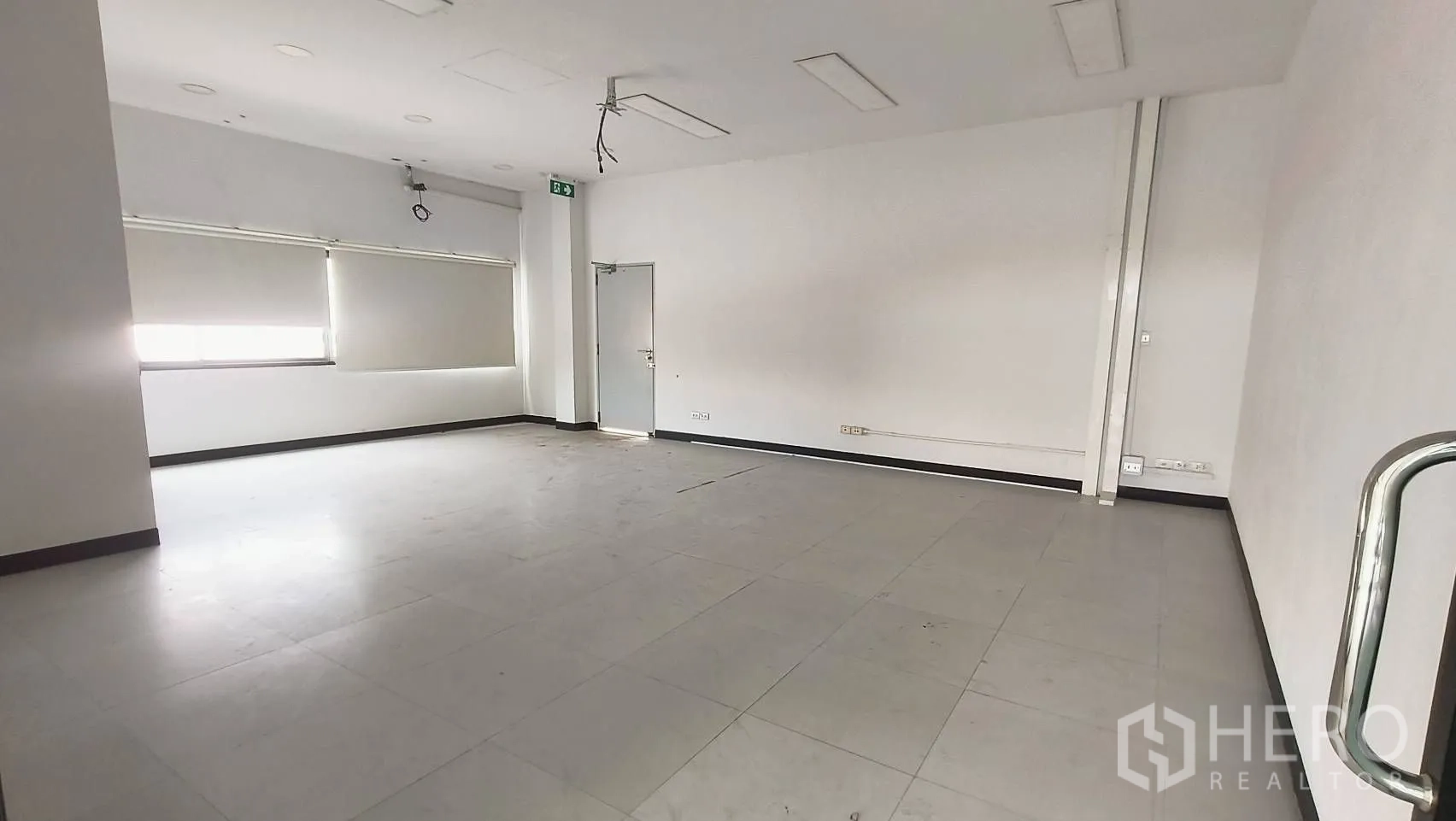 Office Space for rent in Khlong Toei, Bangkok - Bright office room with blinds and ceiling lights.