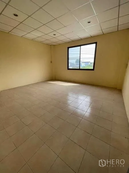 Warehouse for rent in Bang Bua Thong, Nonthaburi - Upper-level office room with tiled flooring, drop ceiling and large window for natural light.