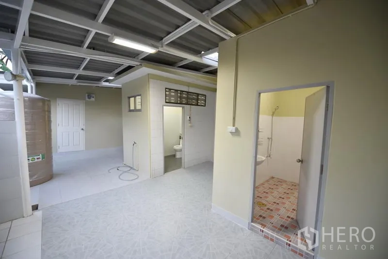 Townhouse for rent in Wang Thonglang, Bangkok - Covered utility zone with separate toilet and shower rooms plus a water tank.