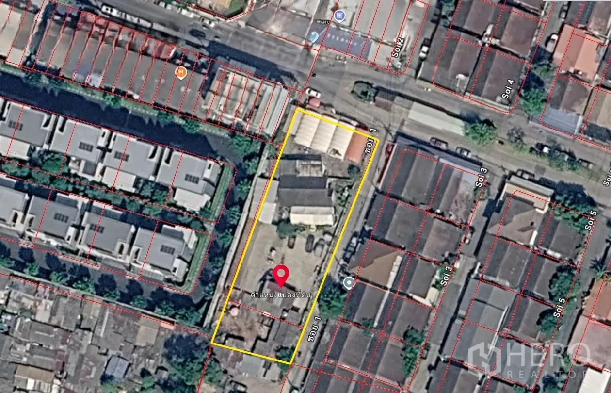 Land for rent in Bang Kapi, Bangkok - Aerial map highlighting the rectangular land plot boundary within the neighborhood.