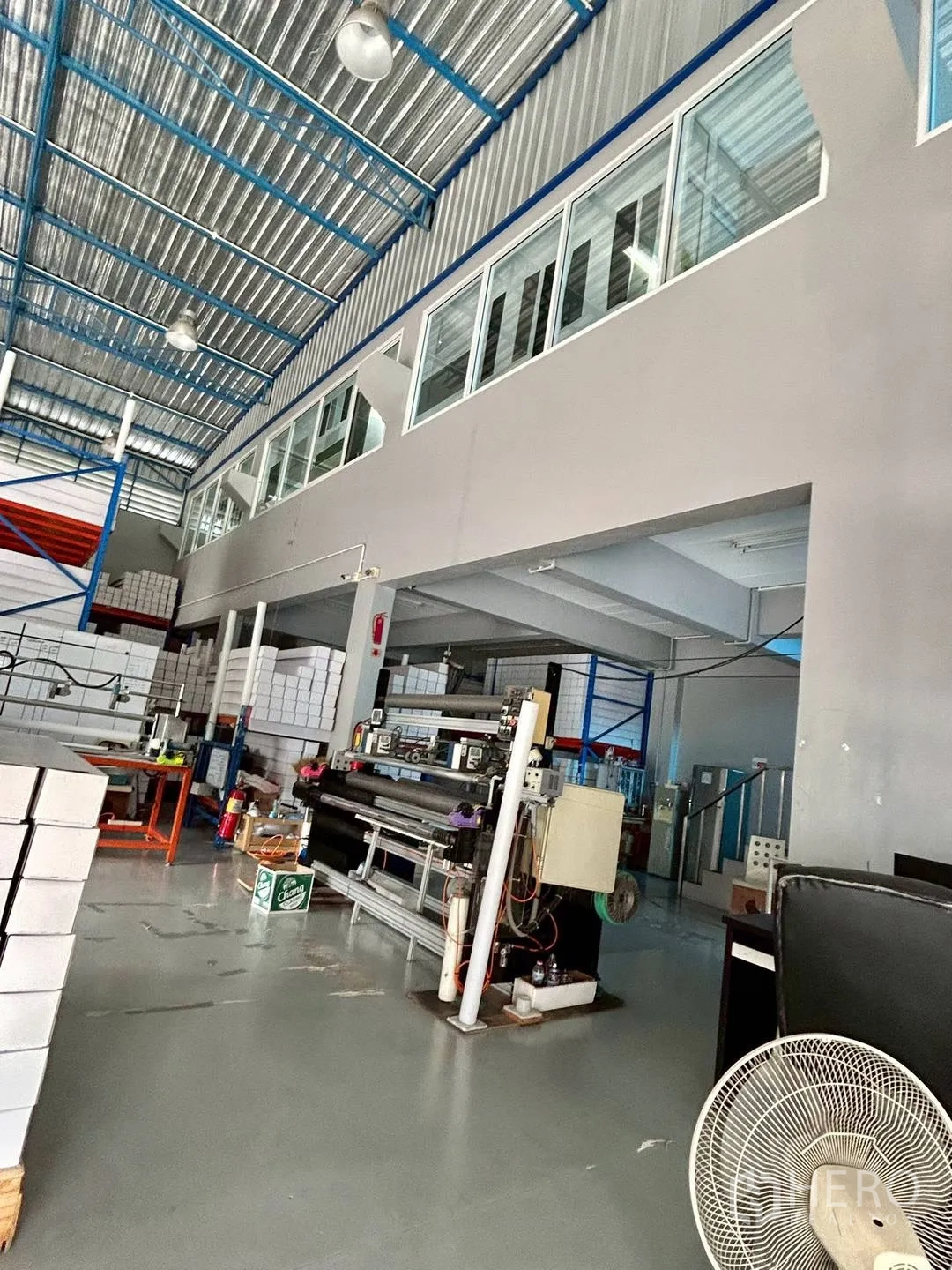 Warehouse for rent in Suan Luang, Bangkok - Production area with machinery, racking and mezzanine windows above.