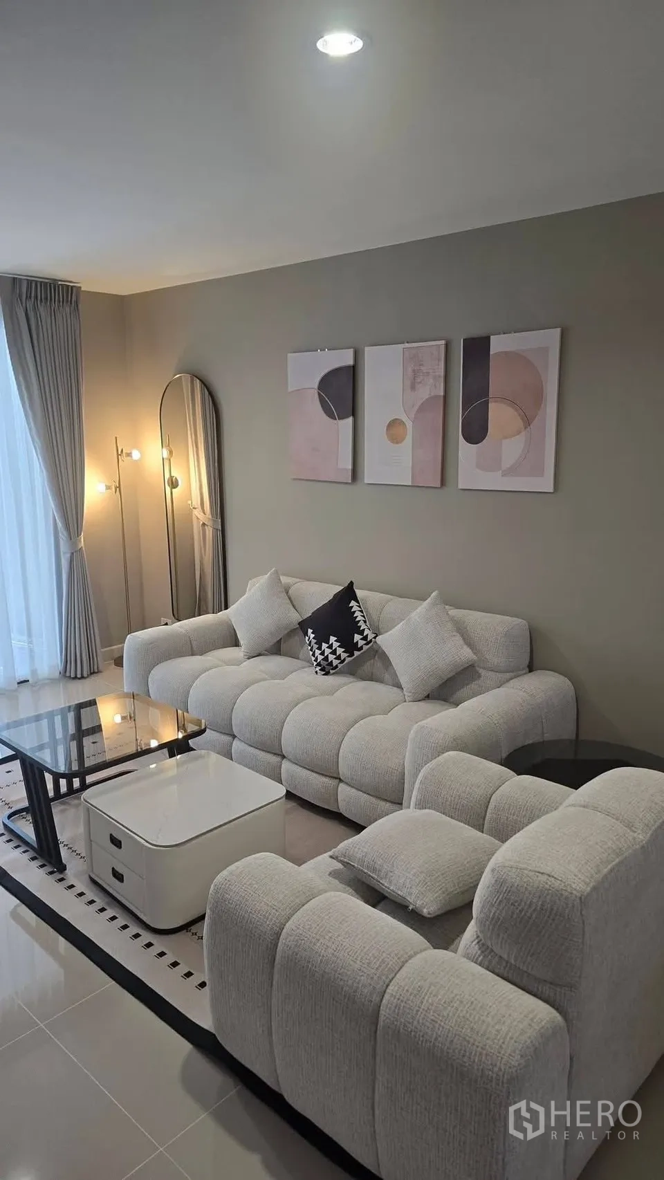 Townhouse for rent in Bang Phli, Samut Prakan - Elegant living room with plush sofas, accent lighting, and glass coffee table.
