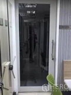 สำนักงาน ให้เช่าในKhlong Toei, Bangkok - ประตูกระจกทางเข้าเชื่อมสู่โถงภายในออฟฟิศ