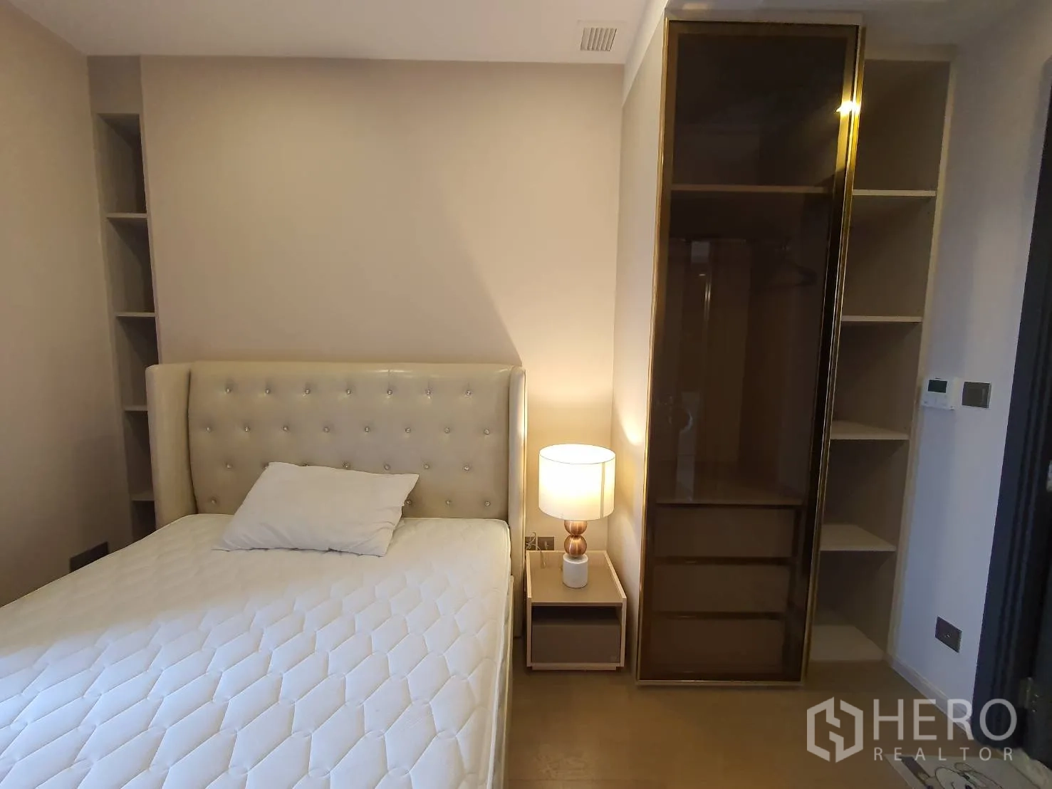 Property Image #5 for property HRE00352