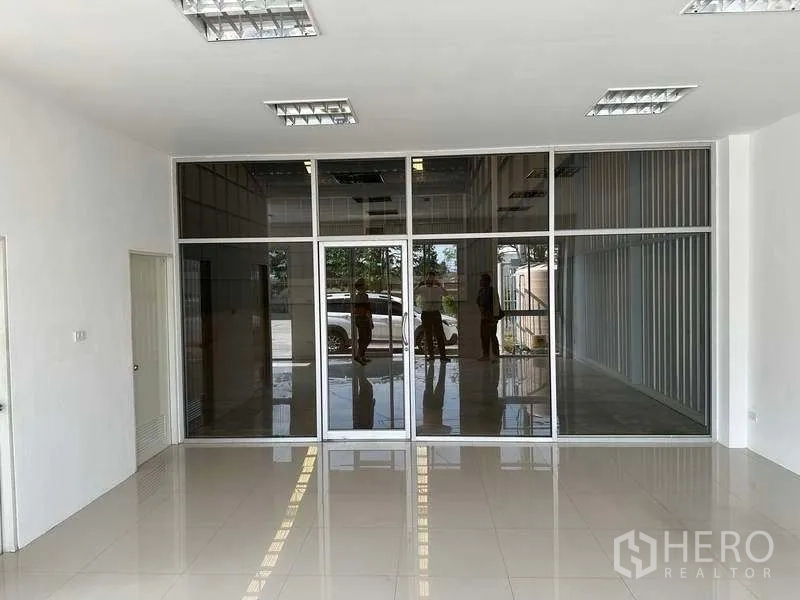 Factory for rent in Bang Sao Thong, Samut Prakan - Front office lobby with full-height glass partition leading into the warehouse.