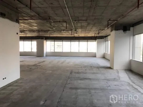Office Space for rent in Bang Na, Bangkok - Shell-and-core workspace with perimeter glazing and multiple structural columns.