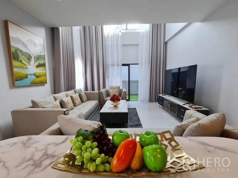 Detached House for rent or sale in Bang Phli, Samut Prakan - Open-plan view from breakfast bar to living area with fruit tray decor.
