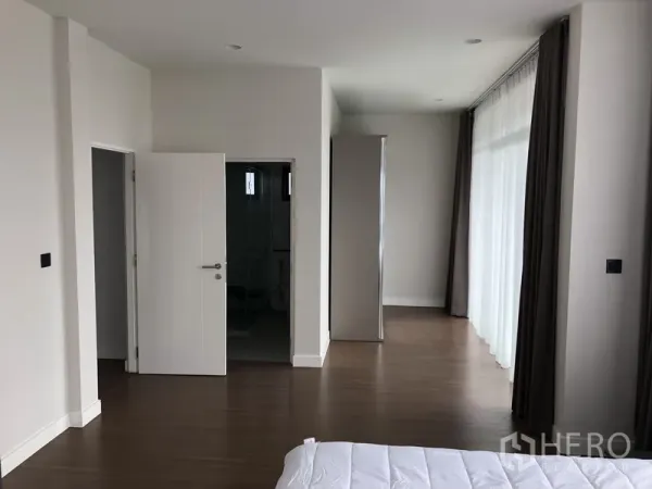 Detached House for rent in Bang Kapi, Bangkok - Master bedroom view showing corridor to ensuite bathroom and wardrobe area.