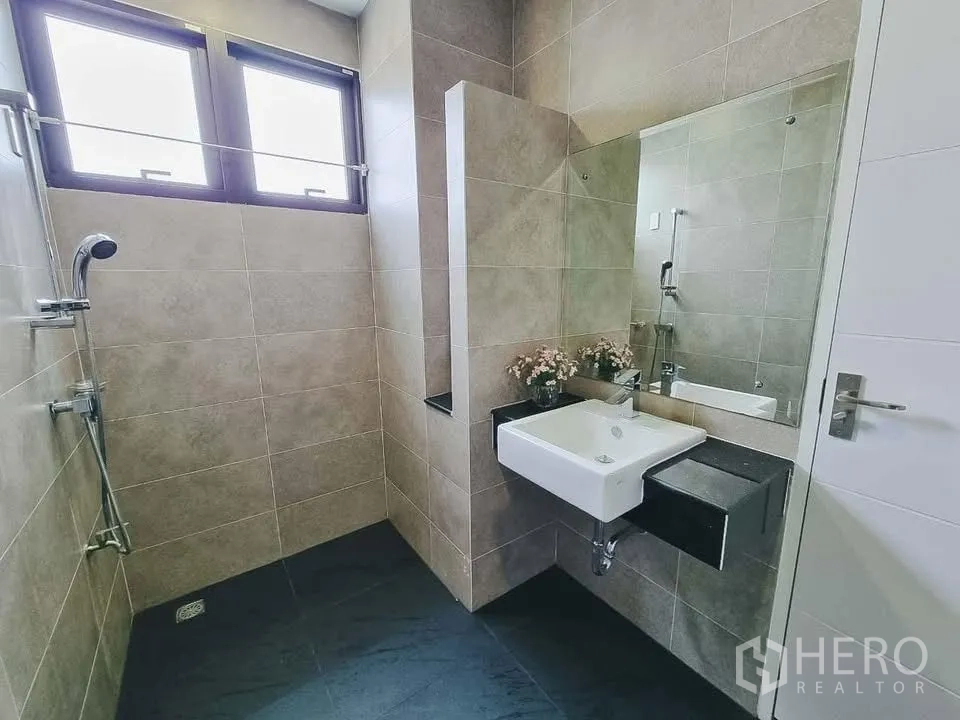 Detached House for rent or sale in Bang Phli, Samut Prakan - Bathroom with walk-in shower, beige wall tiles, and square basin.