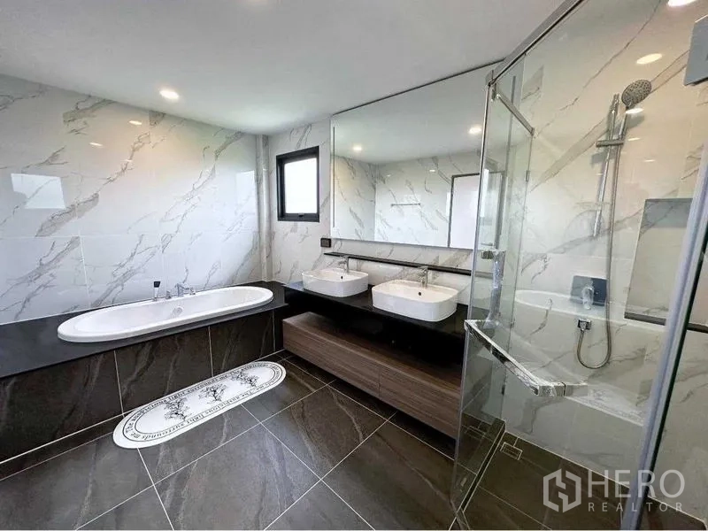 Detached House for rent or sale in Bang Phli, Samut Prakan - Luxury bathroom with bathtub, double vanity, large mirror and glass shower.