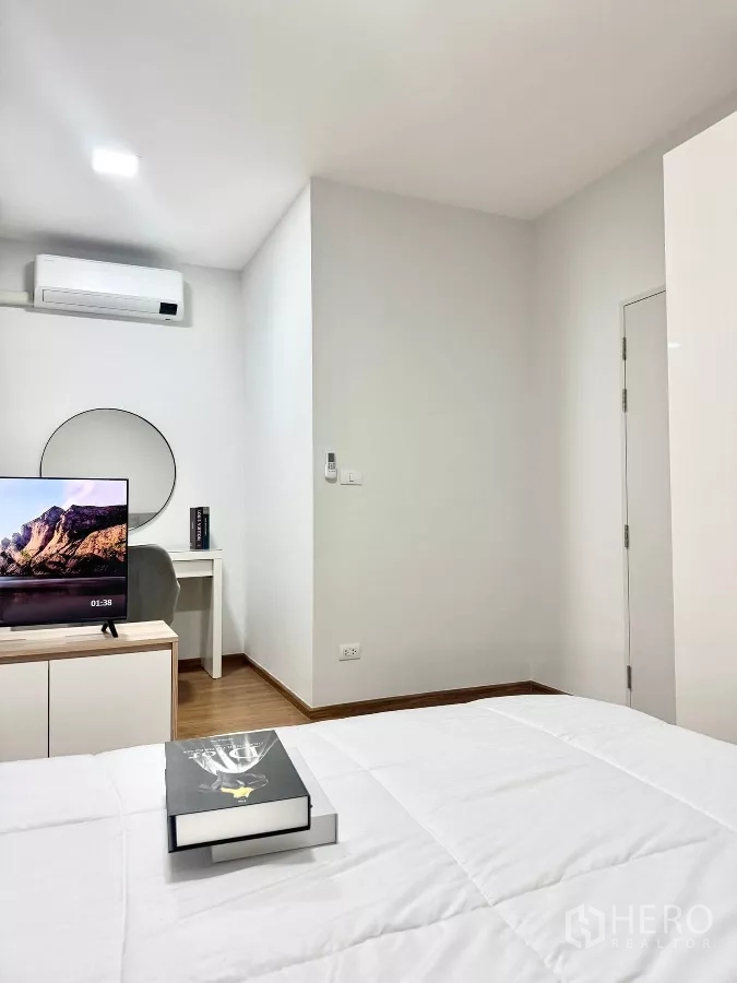 Townhouse for rent in Bang Phli, Samut Prakan - Alternate view of master bedroom with TV, round mirror desk and bed.