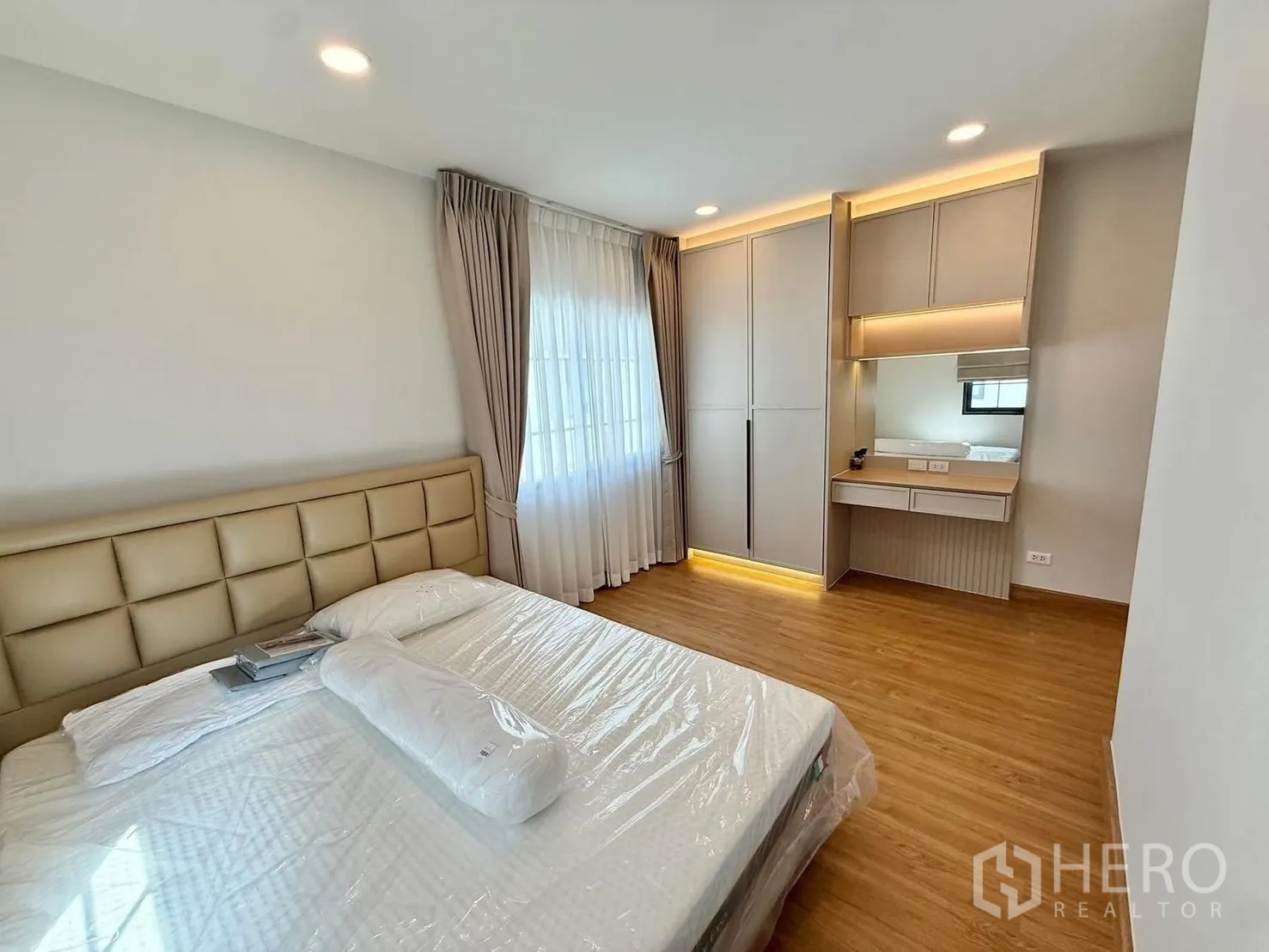 Property Image #18 for property HRE00374