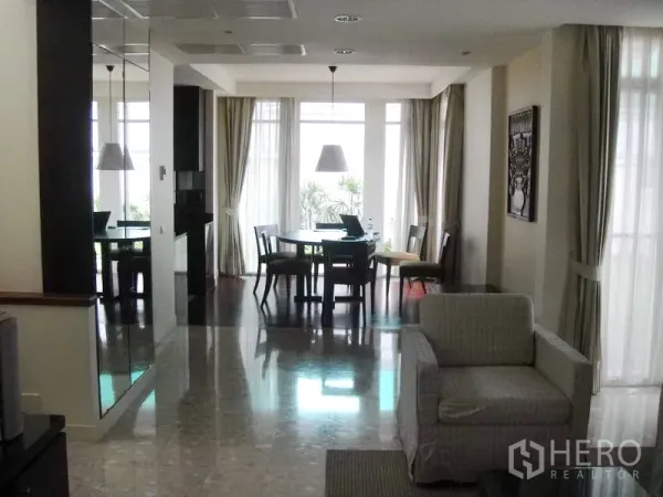 Detached House for rent in Wang Thonglang, Bangkok - Bright open-plan dining and living area with floor-to-ceiling windows and polished floors.